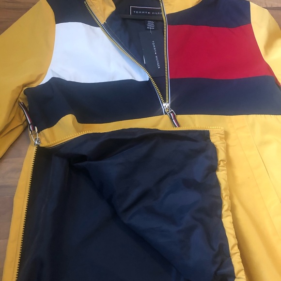 Tommy Hilfiger Logo Hooded Rain Jacket - Picture 2 of 2